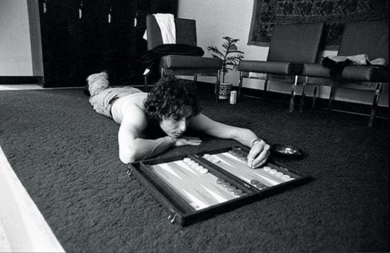 70s Stars and Backgammon: The Game Behind the Stage